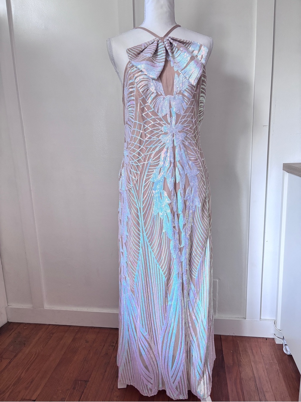 Iridescent Sequin Bow-Accent Evening Gown - Nude/Pearl